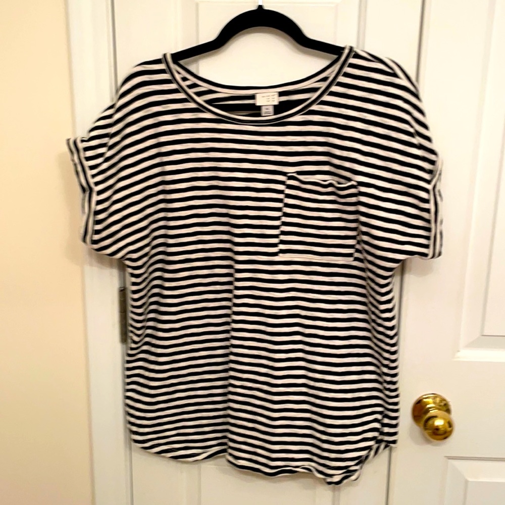 Black and White Stripe Short Sleeve Knit Top